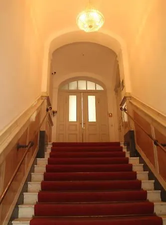 38 Hotel 3*